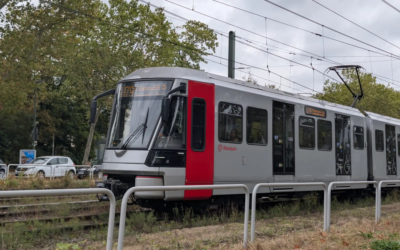 Wo und wie oft Busse und Bahnen im Düsseldorfer Norden künftig fahren, können Fahrgäste jetzt online und an Infoständen in Rath und Kaiserswerth mitdiskutieren (Symbolbild). Foto: ah