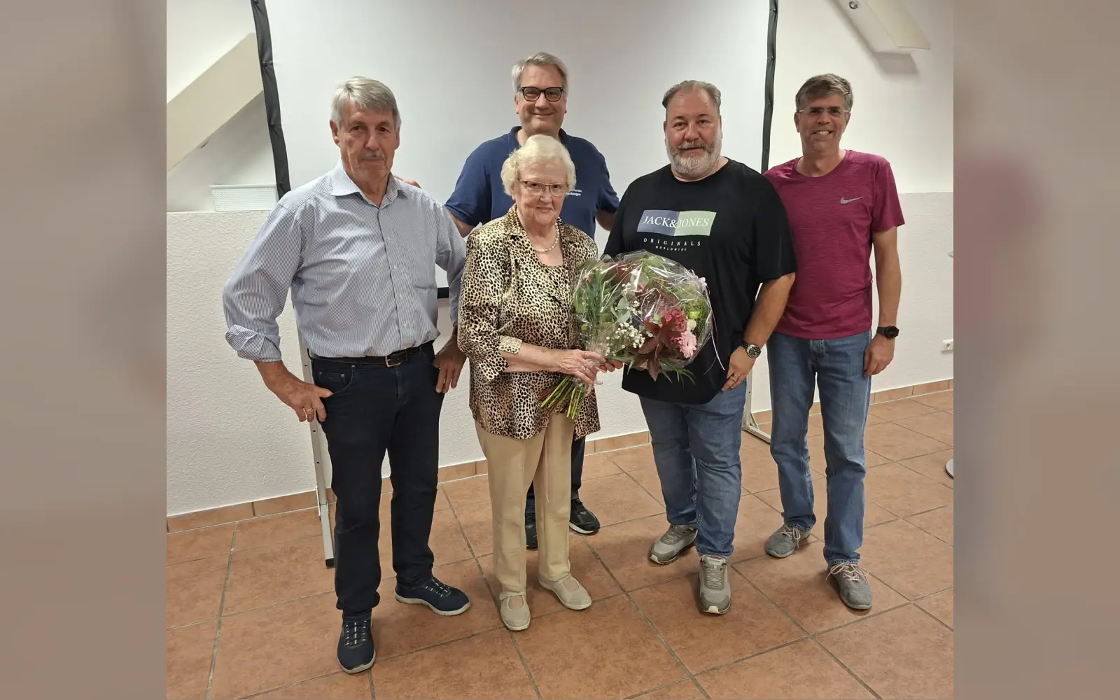 
Begrüßten das 800. Mitglied in ihren Reihen, Hedwig Müller-Amelunxen (von links): 2. Vorsitzender Harald Haarmann, 1. Vorsitzender Dietmar Ahlemann, Geschäftsführer Horst Arens und Kassierer Oliver Hölzken. Foto: privat