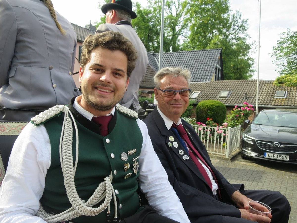 Pfarrer Wolfgang Hanck fuhr mit dem Adjutanten im Festzug mit. Foto: hs