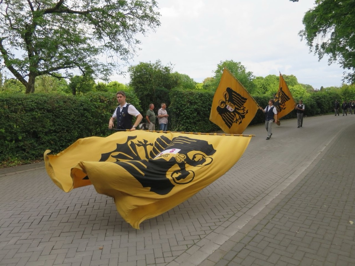 Die Fahnenschwenker zeigten beim Fest ihr Können. Foto: hs