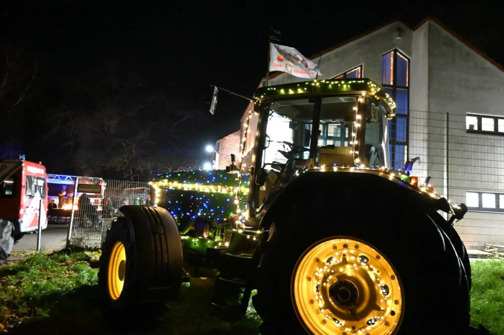 Pünktlich zum 1.12. hatte die FFW Mündelheim zum gemütlichen Beisammensein an der Barberstraße eingeladen. Foto: sam