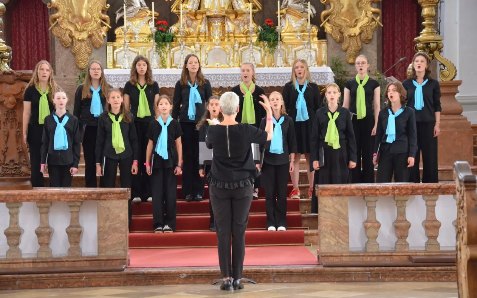 Der Jugendchor St. Remigius beim Begegnungskonzert am 18. Juli in der Münchner Kirche St. Peter. Foto: Christian Hartmann