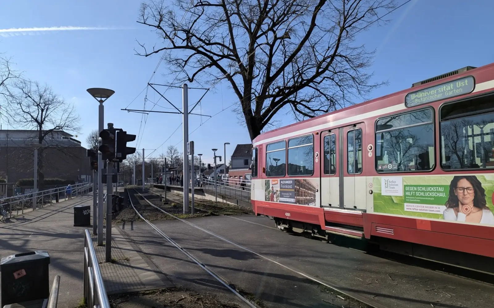 Die U79 am Klemensplatz in Kaiserswerth fährt Richtung Düsseldorf. Archivfoto: ah