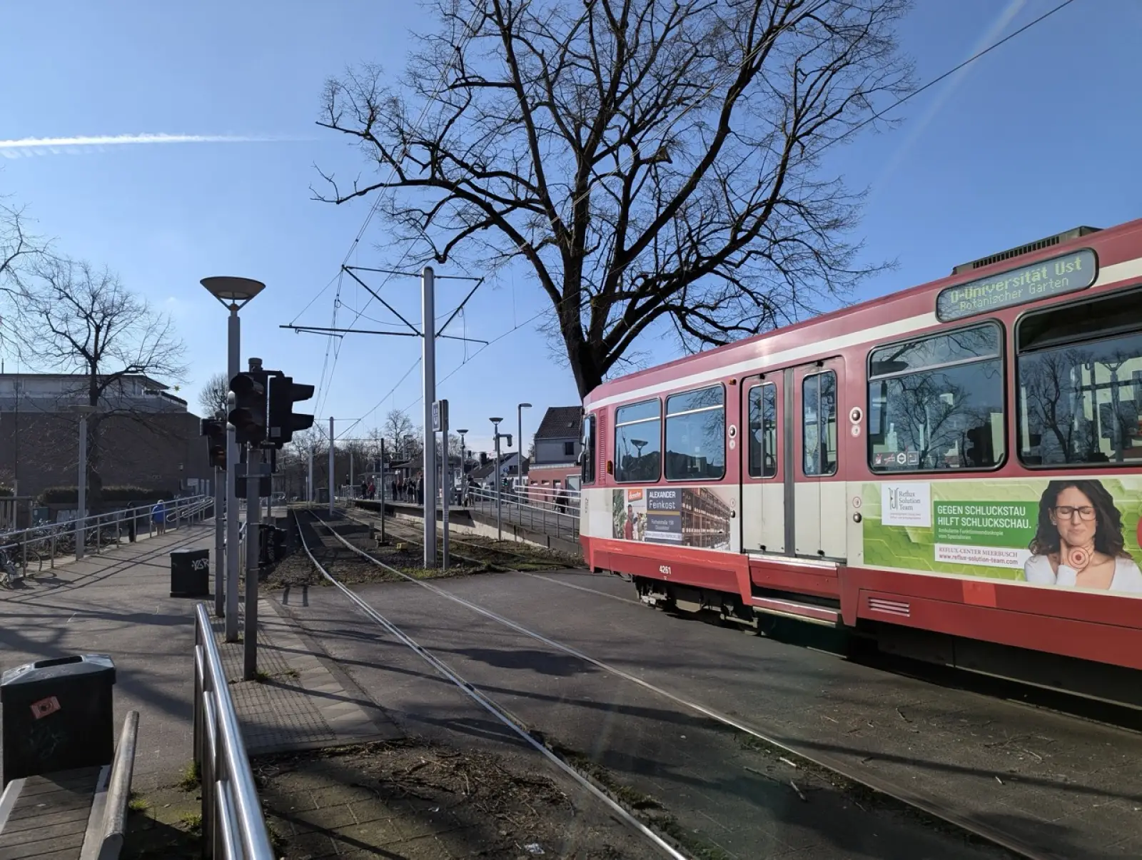 Die U79 am Klemensplatz in Kaiserswerth fährt Richtung Düsseldorf. Archivfoto: ah