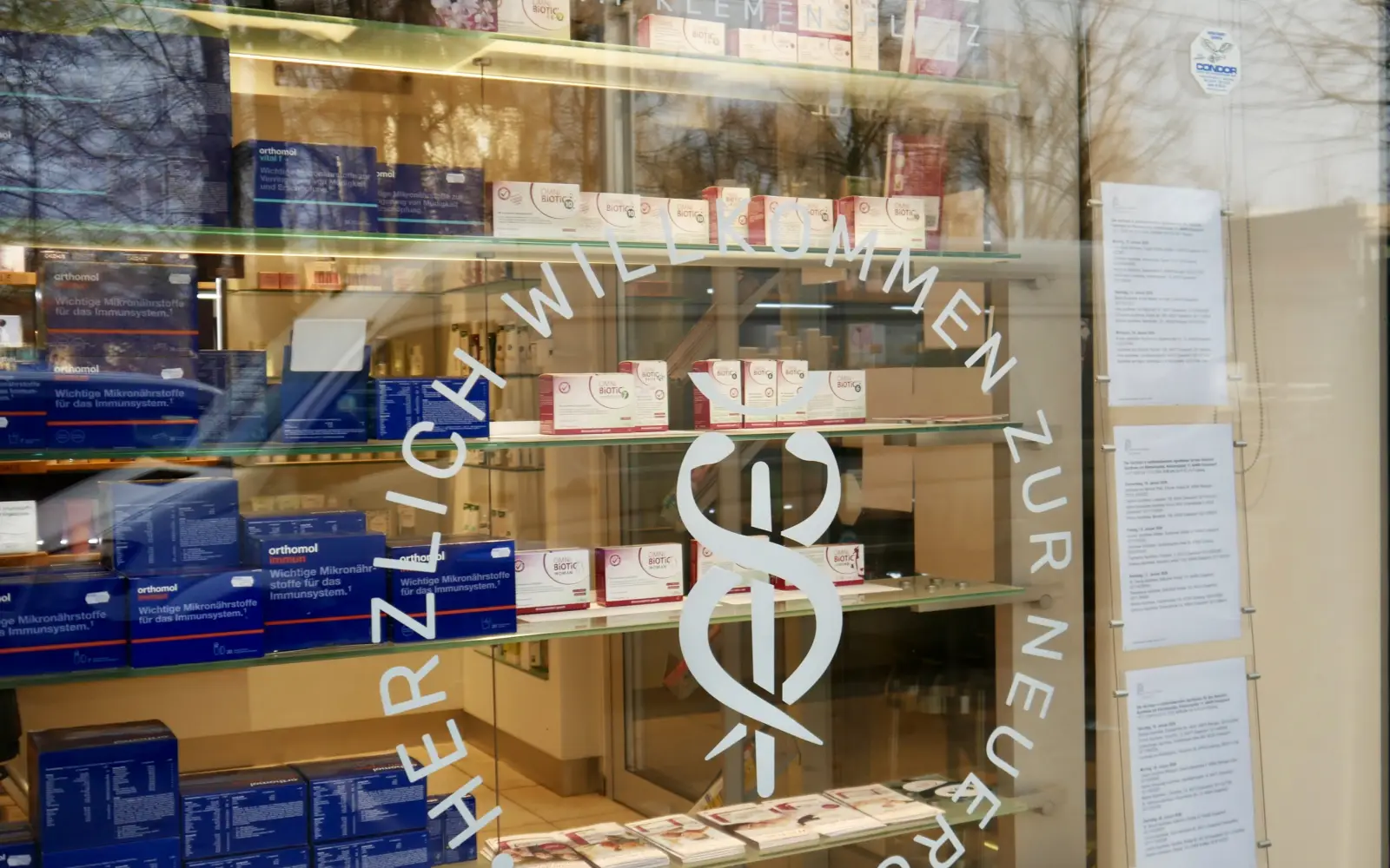 Neues Logo für die Apotheke Klemensplatz. Foto: cj