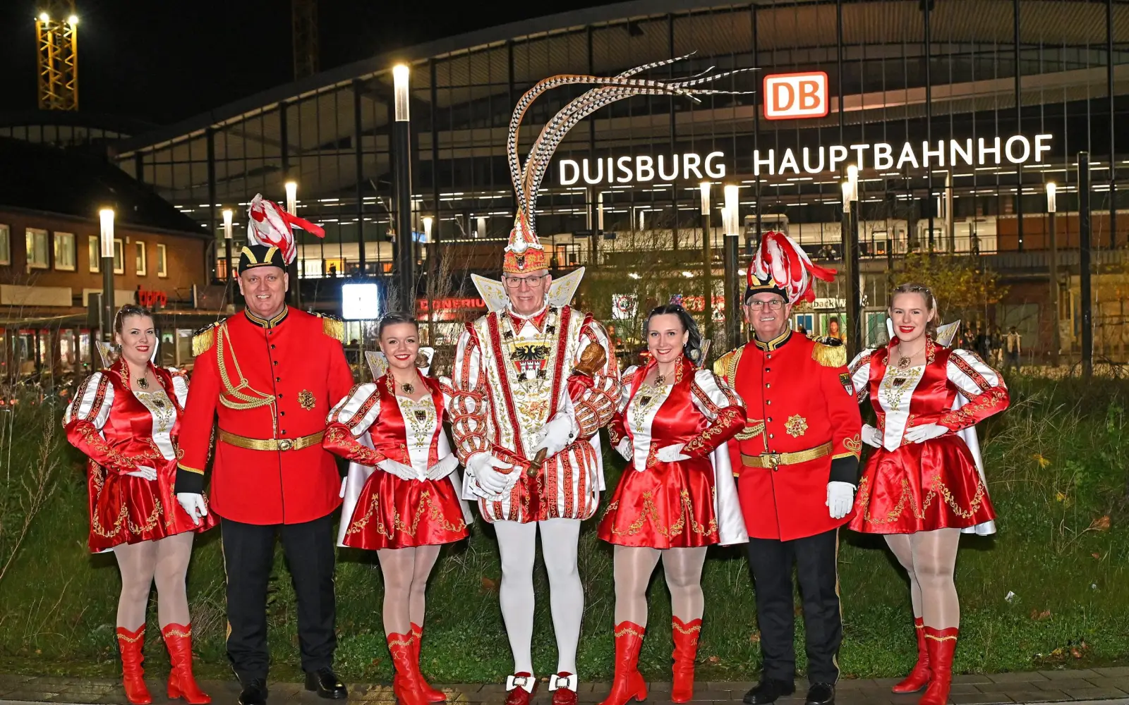 Prinz Holger II. mit seinem Team wird beim ersten karnevalistischen Prinzenempfang feierlich im Bezirksamt Duisburg-Süd empfangen. Um Anmeldungen wird gebeten. Foto: HdK