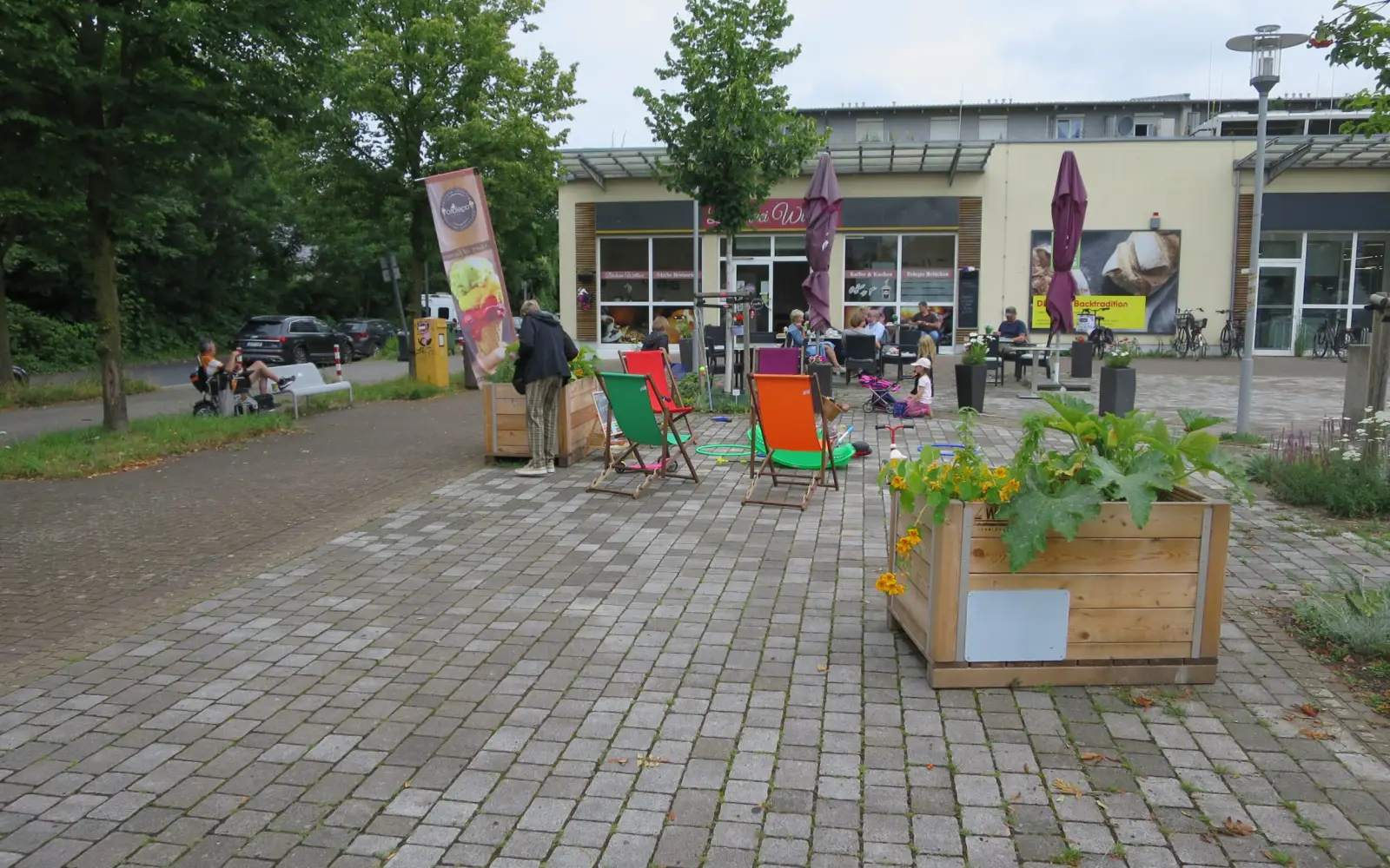 Erste Belebungsaktivitäten auf dem Hannes-Esser-Platz in Einbrungen im Sommer 2024. Archivfoto: hs