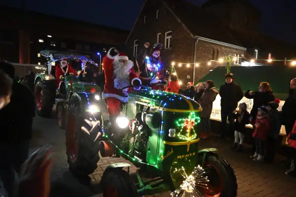 Lichterfahrt: Traktoren steuern am 1. Advent Buchholz und Großenbaum an