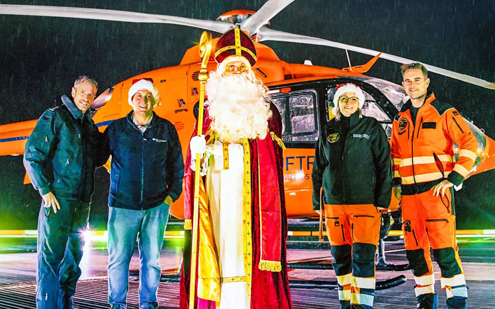 Das Team des Nikolaus-Eventes (2. von links Dr. med. Christian Illian, 2. von rechts Dr. med. Veronika Weichert. Foto: BG Klinikum Duisburg