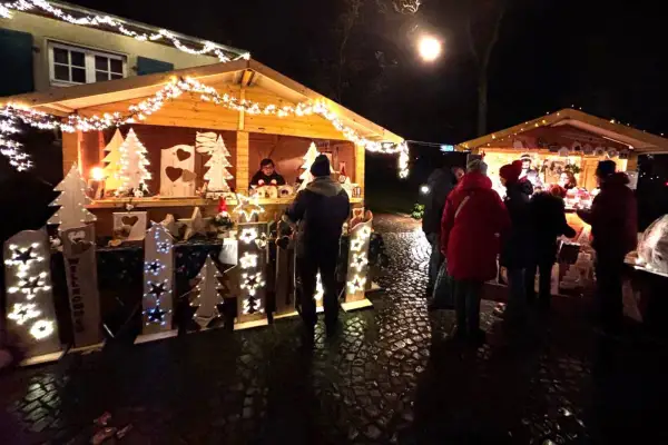 „Weihnachtsmarkt am Zwiebelturm“: Beliebter Treffpunkt am dritten Advent
