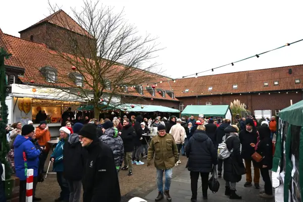 Huckinger Schützen laden zum Weihnachtsmarkt im und am Steinhof ein