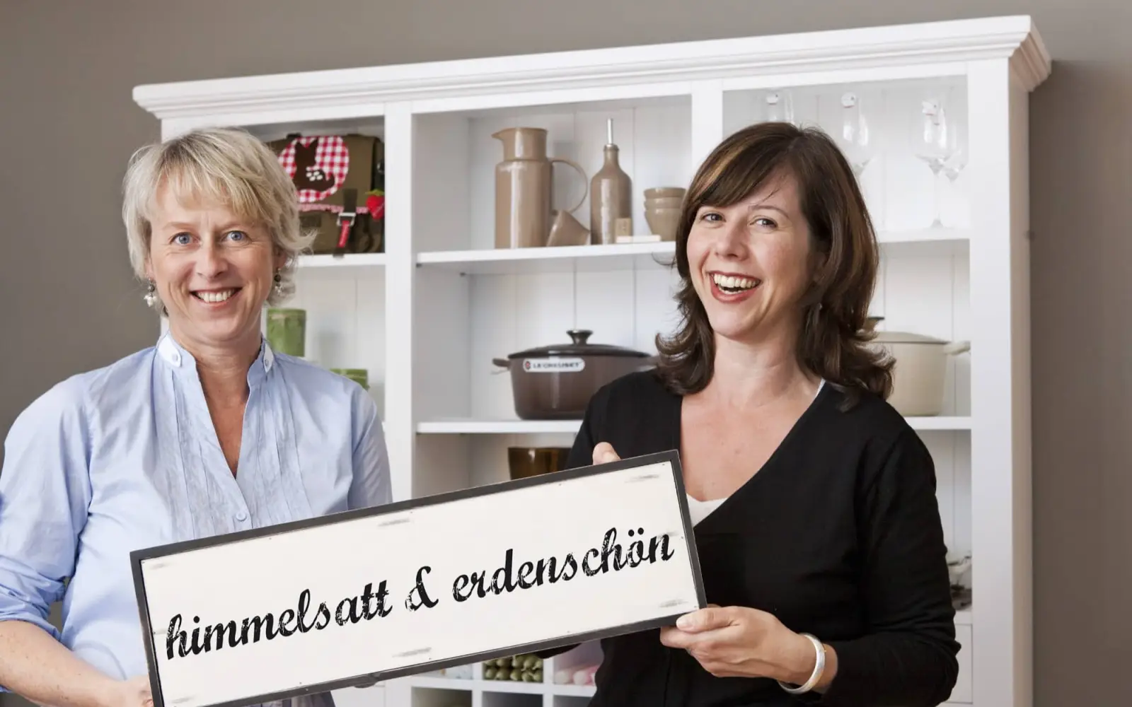 Anja Nocker und Isabel Nocker (von links) führen das Geschäft bis Ende Dezember. Foto: Fotografie Neuhaus
