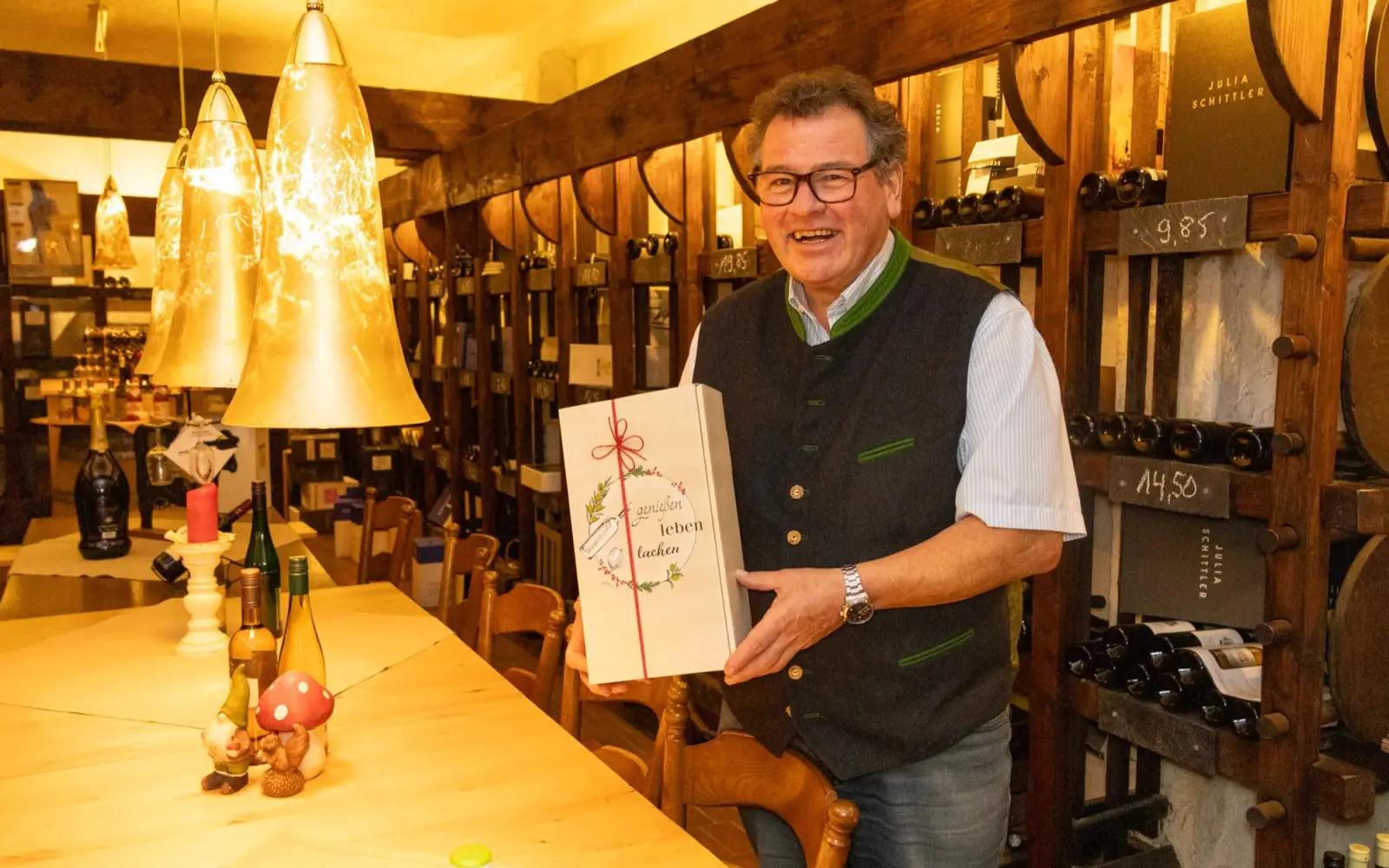 Norbert Sonnen in seinem Weinkeller, der lange Zeit Ort für gesellige Weinproben war. Foto: ah