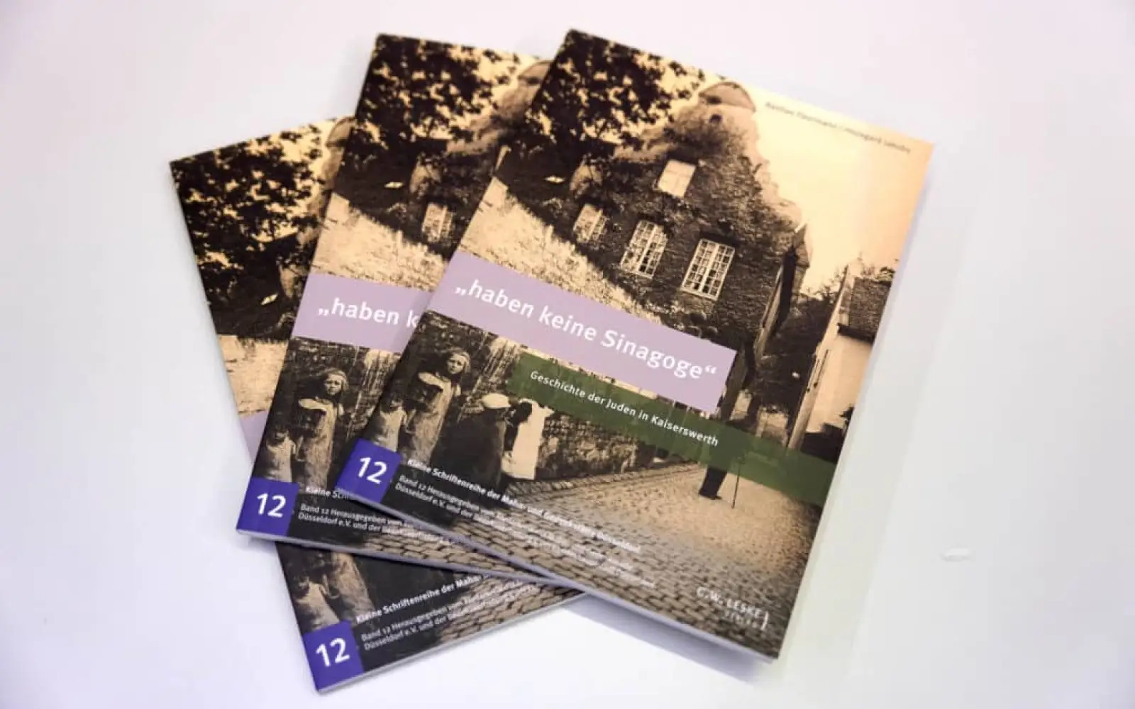 Die Mahn- und Gedenkstätte Düsseldorf hat nun den neuen Band der Kleinen Schriftenreihe mit dem Titel "'Haben keine Sinagogen' - Geschichte der Juden in Kaiserswerth" veröffentlicht. Foto: Landeshauptstadt Düsseldorf/ Claus Langer