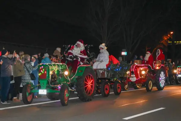 Wenn das Christkind mit dem Oldtimer-Traktor fährt …