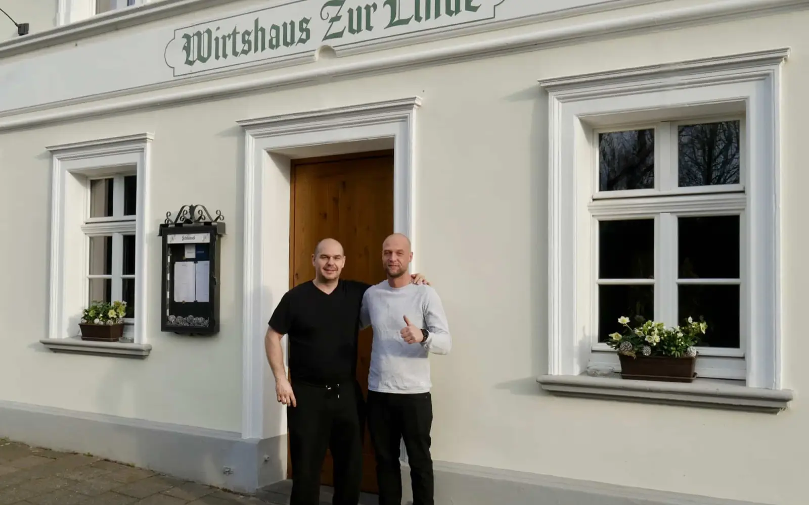 Imre Balaj und Dominik Ringelmann (von Links) freuen sich auf ihr gemeinsames Projekt und viele Gäste. Foto: cj