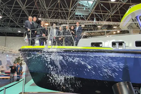 Neues Streifenboot WSP 3 auf der Messe boot in Düsseldorf getauft