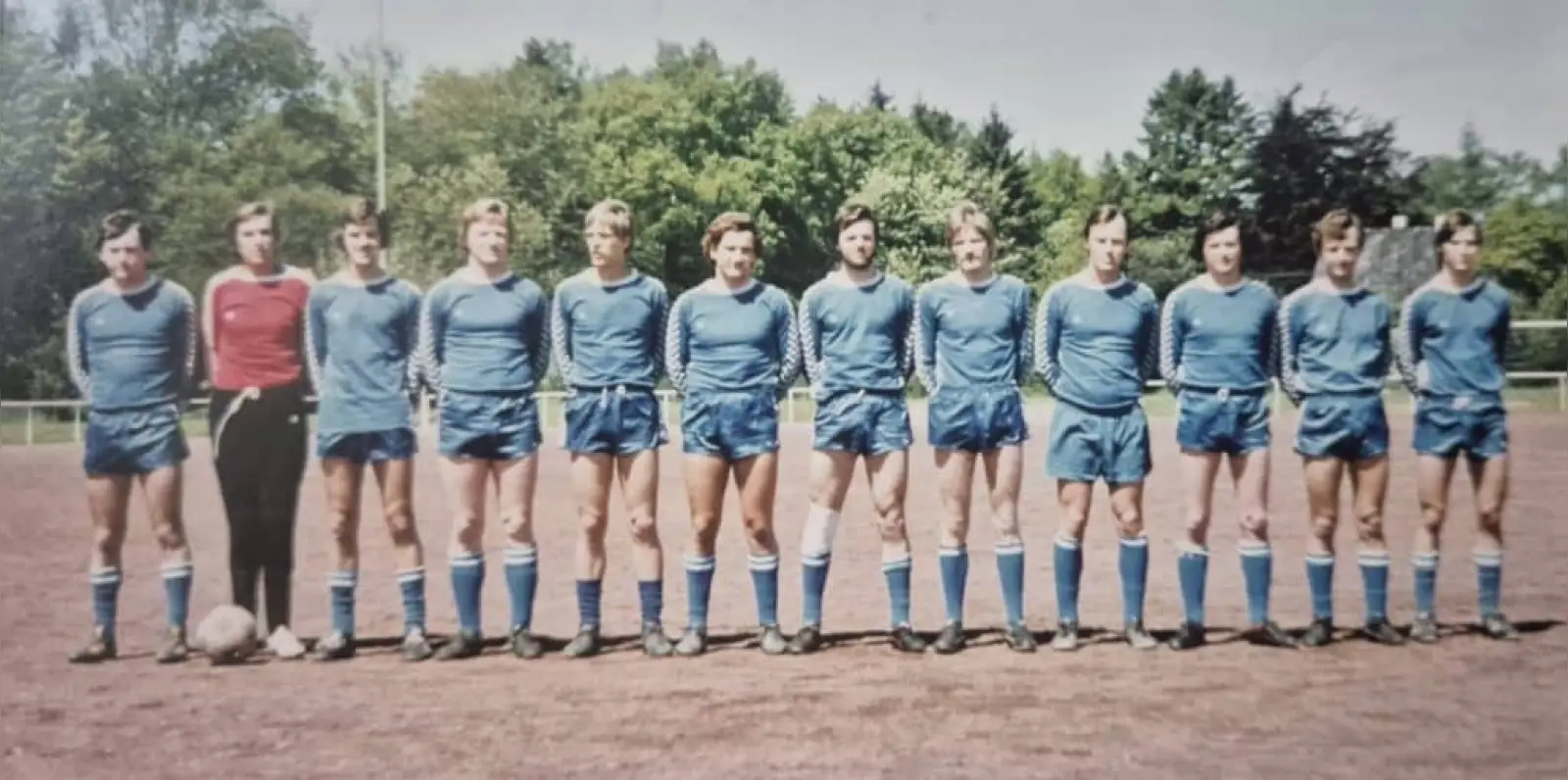 Die Mannschaft der ersten Stunde der Fußballabteilung des TV Angermun mit (von links) Röskes, Möser, Bernd Polz, Müller, Michael Polz, Jakobs, Buschhaus, Terhorst, Ehrkamp, Geiger, Blöchinger, Brettschneider. Foto: privat