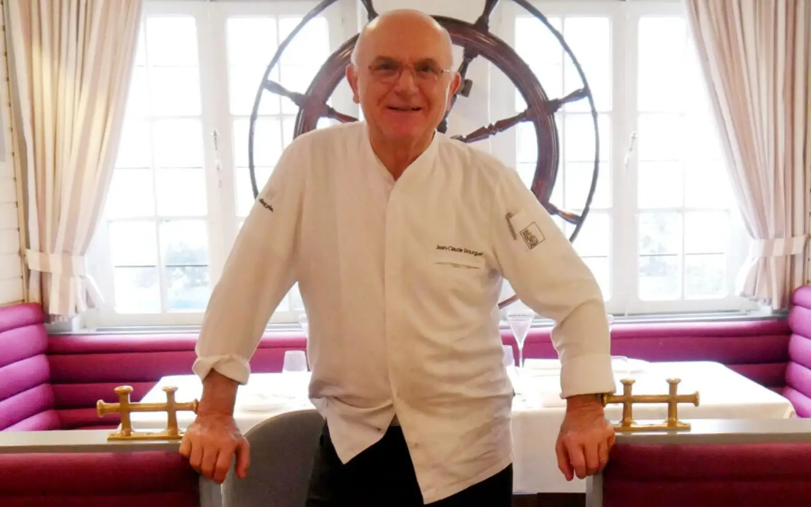 Jean-Claude Bourgueil in seinem Restaurant „Im Schiffchen“ in Kaiserswerth, wo er seit 1977 mit Leidenschaft seine Gäste verwöhnt. Foto: cj