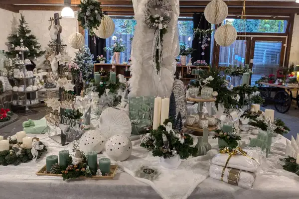 Florale Handwerkskunst: Adventverkauf bei „Rosen Ruland“