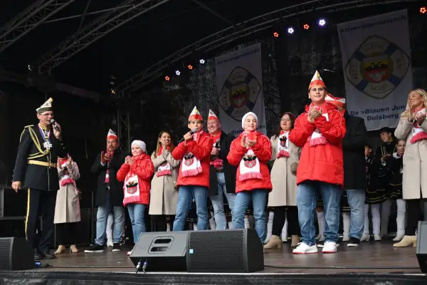 Biwak in Buchholz: Narren starteten bunt und fröhlich in die Session