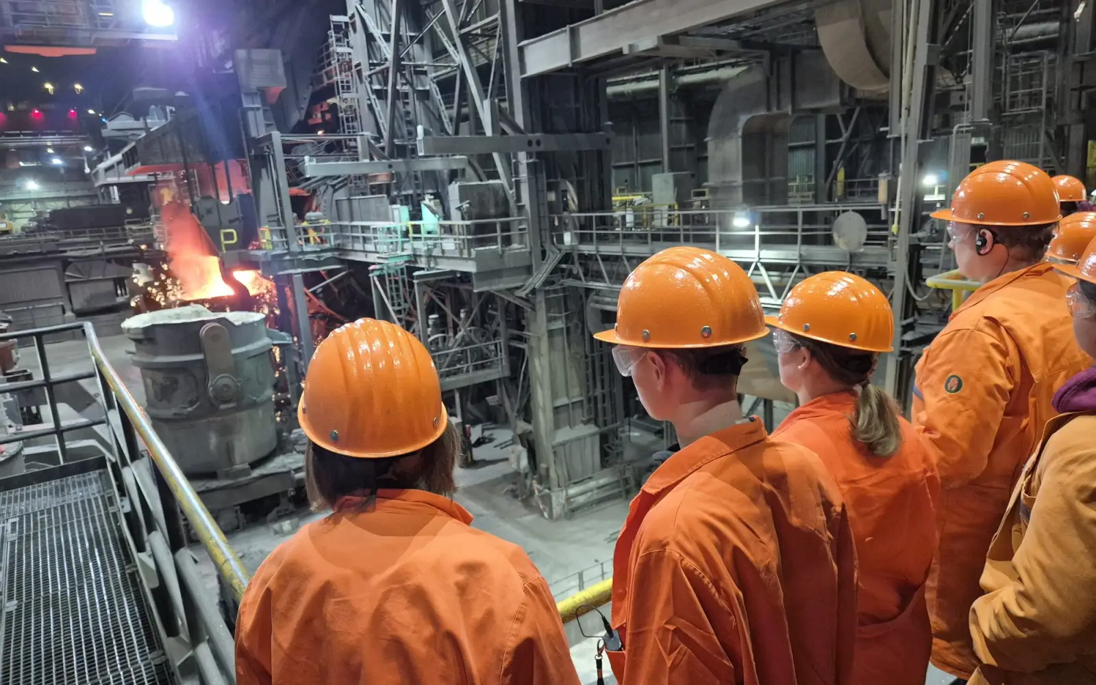 Was steckt in dem Werkstoff Stahl? Interessierte Gäste nahmen jetzt an der Langen Nacht der Industrie bei HKM teil. Foto: HKM