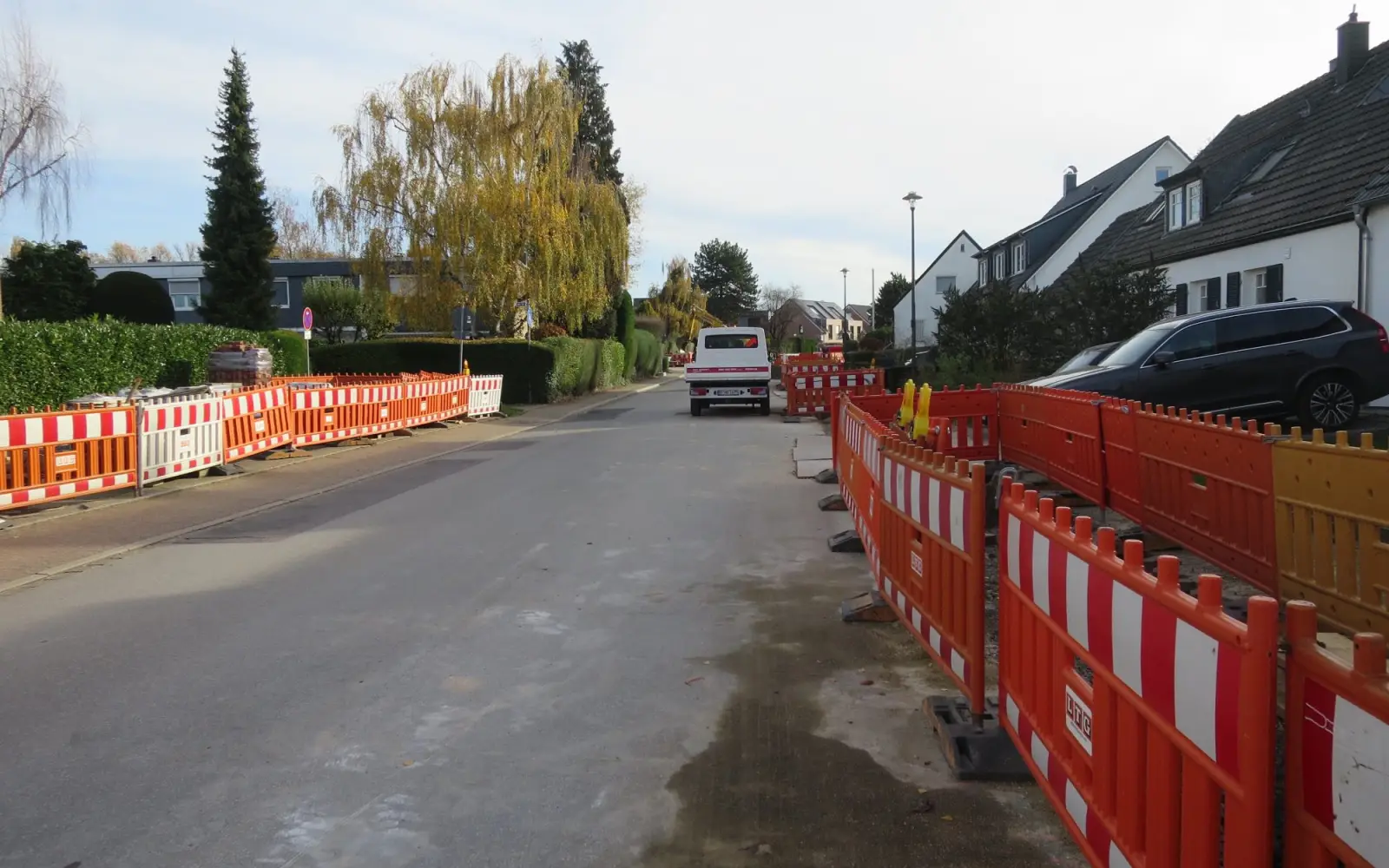 Seit Dienstag, 4. November, ist die Zeppenheimer Straße trotz Baustelle wieder in beiden Richtungen befahrbar. Foto: hs