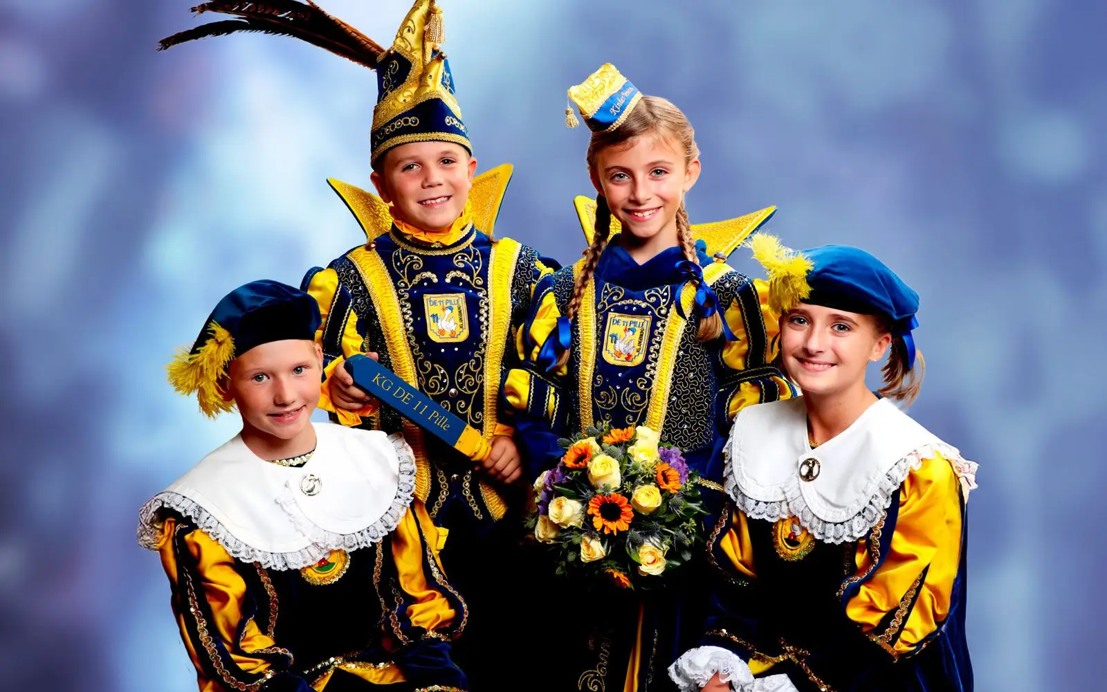 Die Kindercrew der KG „De 11 Pille“ für die Session 2025/26 zeigt sich stolz (von links): Page Rick (Röskes), Kinderprinz Julius II. (Kaufmann), Kindervenetia Florentine I. (von Tettau) und Pagin Marie Sophie (Dörnhöfer). Foto: De 11 Pille