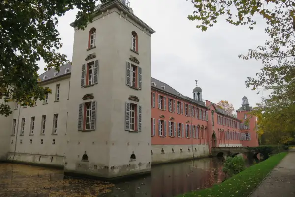 Hohe Denkmalschutzanforderungen für Schloss Kalkum