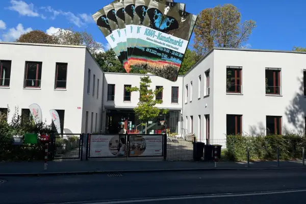 Erster KiWi-Kunstmarkt in Kalkum verbindet Kunstgenuss und Martinszug