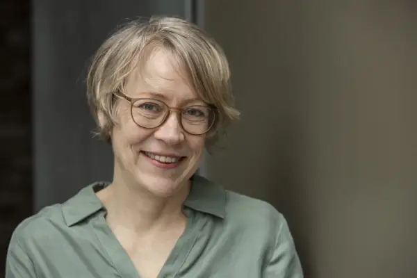 Auf einen Kaffee … mit Schriftstellerin Gina Mayer