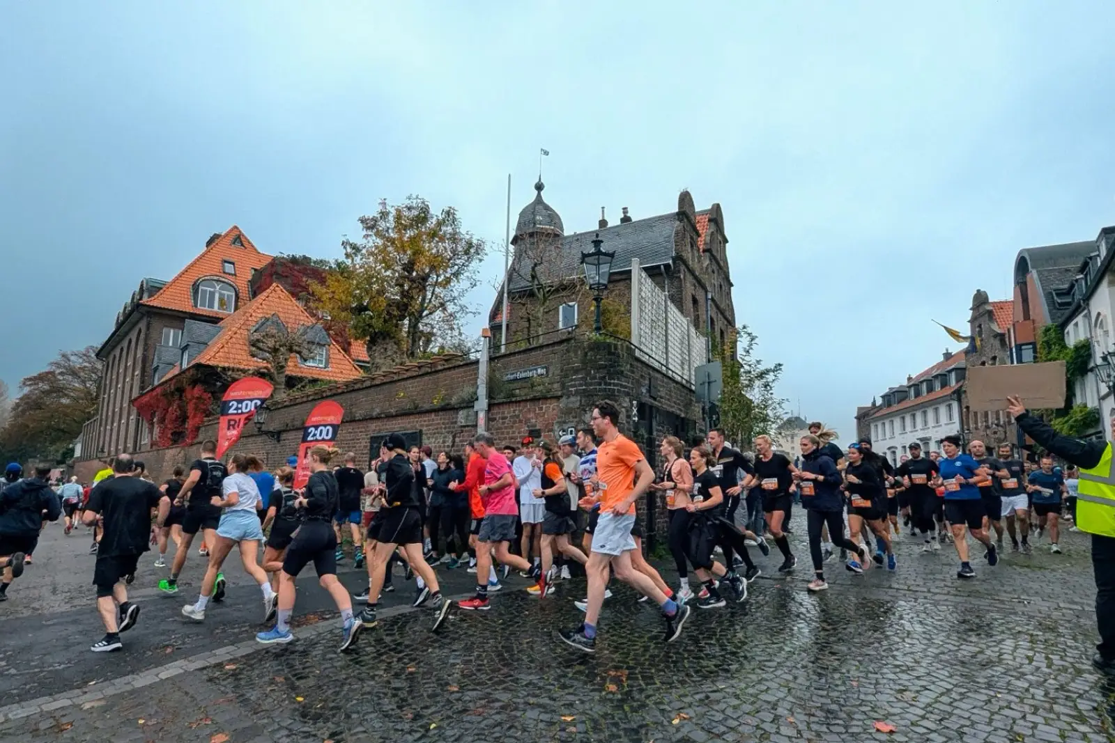 Die Strecke des Halbmarathons führt zunächst durch die nördlichen Stadtteile Düsseldorfs, dann durch den Duisburger Süden. Archivfoto: ah
