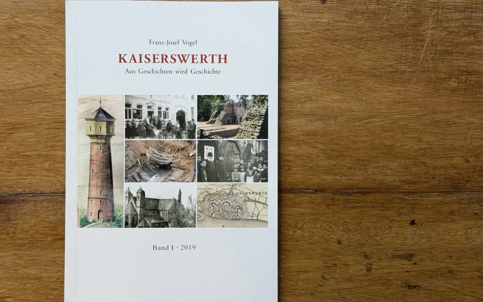 Das Buch „Kaiserswerth – Aus Geschichten wird Geschichte“ ist in der Buchhandlung Max Apel erhältlich. Foto: ah