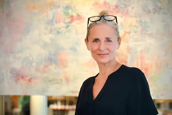 Annette Sandt: Abstrakte Kunst im Hotel Mutterhaus Kaiserswerth