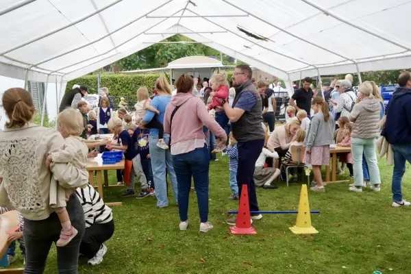 St. Remigius feiert Pfarrfest mit viel Herz, Spiel und Sonnenschein