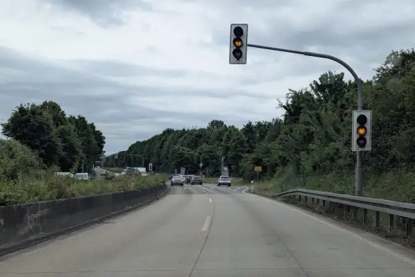 Leitplanken auf der Danziger Straße werden repariert