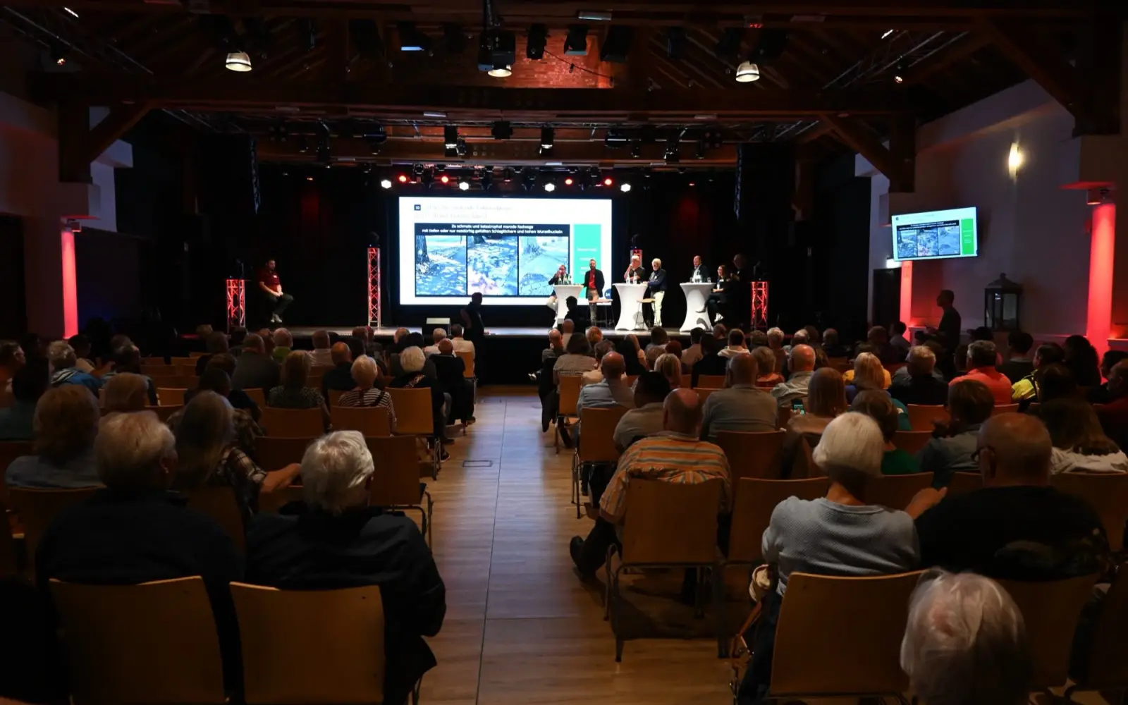 Gut besucht war die erste „Mobilitätskonferenz Duisburg-Süd“ im Kultur- und Bürgerzentrum Steinhof in Huckingen. Foto: sam
