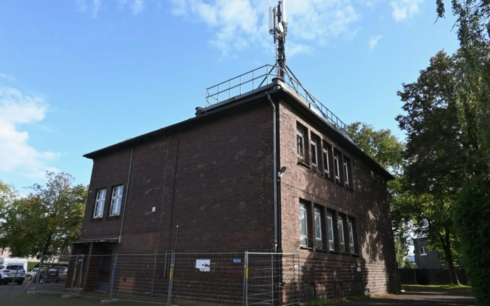 Um mehr Platz für die Mitglieder der Freiwilligen Feuerwehr in Mündelheim zu schaffen, soll das ehemalige Kultur- und Freizeitzentrum abgerissen werden. Foto: sam
