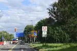 Wer vom Autobahnkreuz Duisburg-Süd kommend nach Serm rein fahren möchte, darf nicht nach links in den Breitenkamp abbiegen – der Weg führt über Mündelheim. Foto: sam