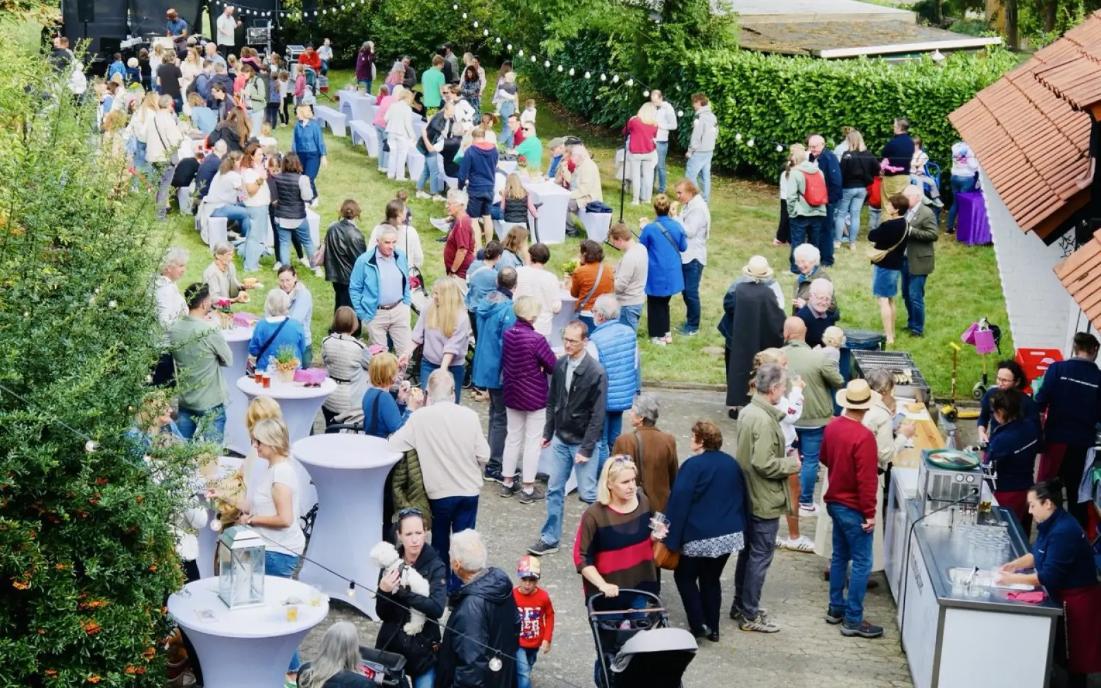 Der Garten des Bürgerhauses war Dreh- und Angelpunkt beim 1. Tag der Kultur. Ein tolles Event, dass viele Besucher anzog. Foto:cj