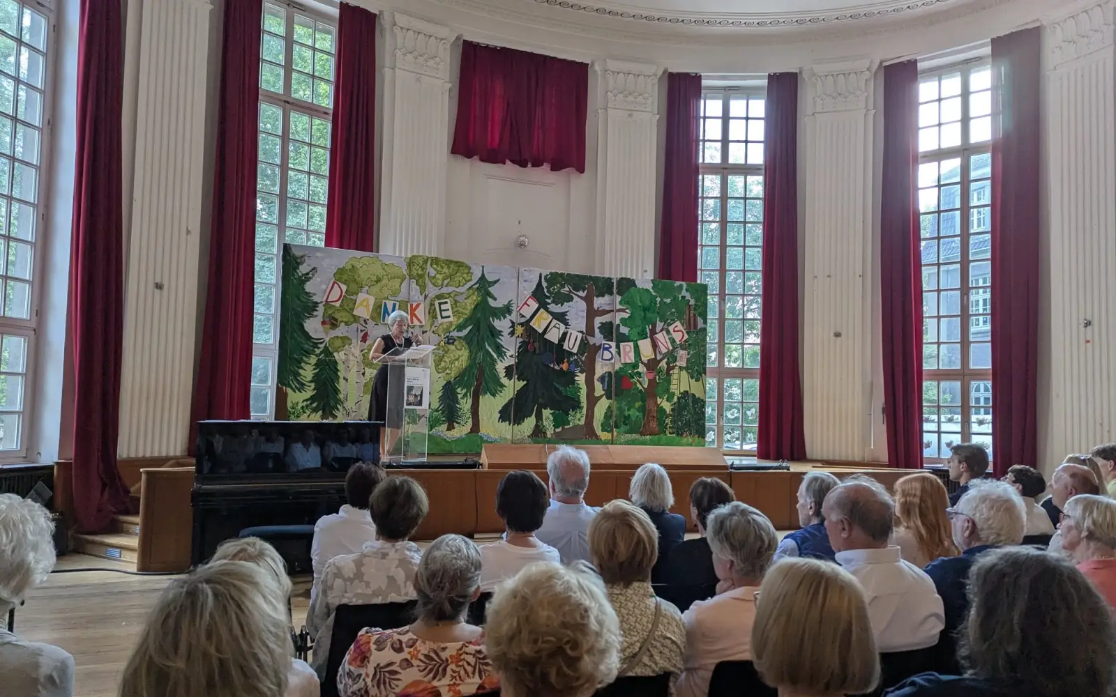 Die zahlreichen Gäste verfolgten mit großem Interesse den Einführungsvortrag der Kunsthistorikerin Dr. Barbara Grotkamp-Schepers im voll besetzten Saal des Museums. Foto: ah