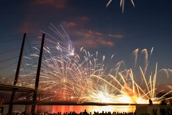 Bilanz der Rheinkirmes 2025: Tragisches Unglück überschattet neuen Besucherrekord
