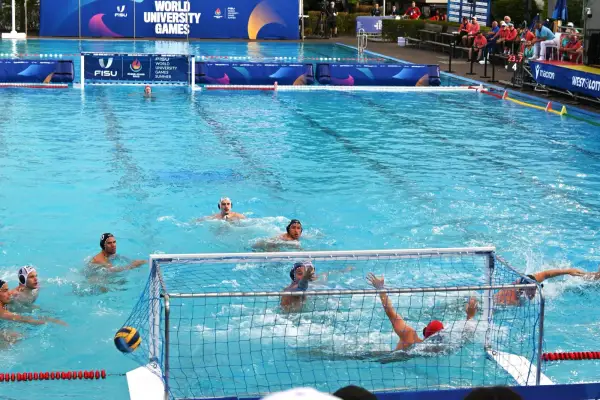 Wasserballer und Gäste sind begeistert: ASCD-Gelände wirkt wie ein Stadion