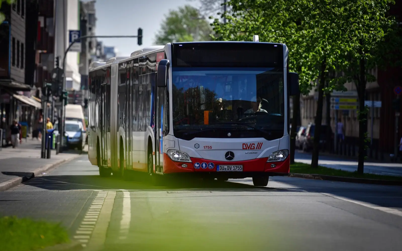 Damit die Schülerinnen und Schüler im Duisburger Süden pünktlich zum Unterricht gelangen, passt die DVG die Fahrpläne an. Foto: Daniel Tomczak / DVV.