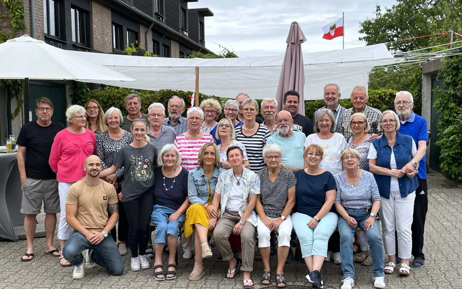 Viele Nachbarn der Hirsestraße in Rahm-West feierten gemeinsam das 35. Straßenfest. Foto: privat