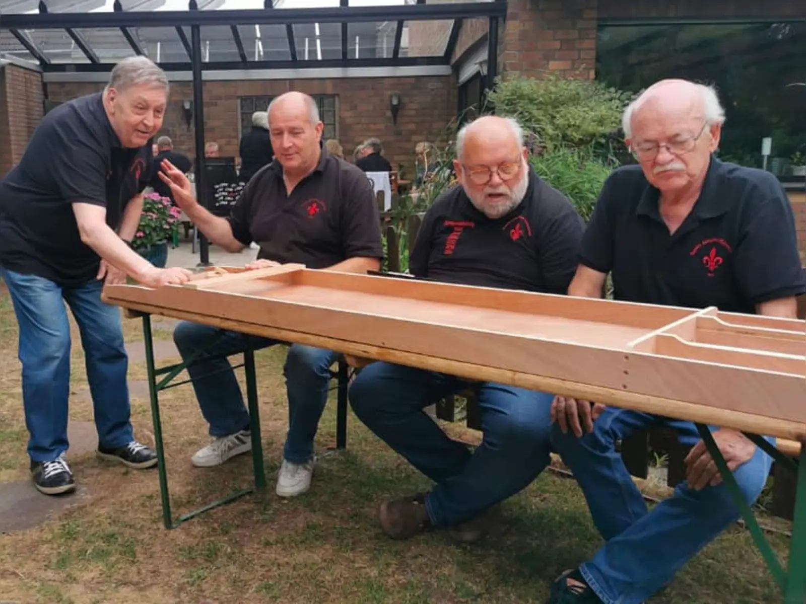 Heinz-Josef Potthast (2. von rechts) ist neuer Kompaniekönig. Er setzte sich beim Kompaniefest der Buchholzer St. Antonius-Kompanie durch. Foto: privat