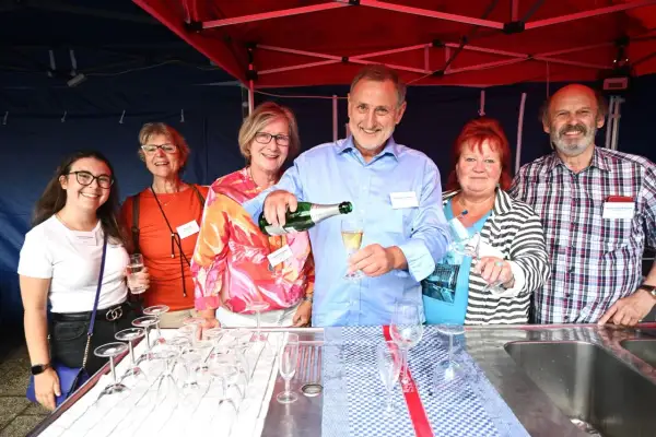 Geselliger Austausch beim Bürgerfest „Rund um das Bezirksamt Süd“
