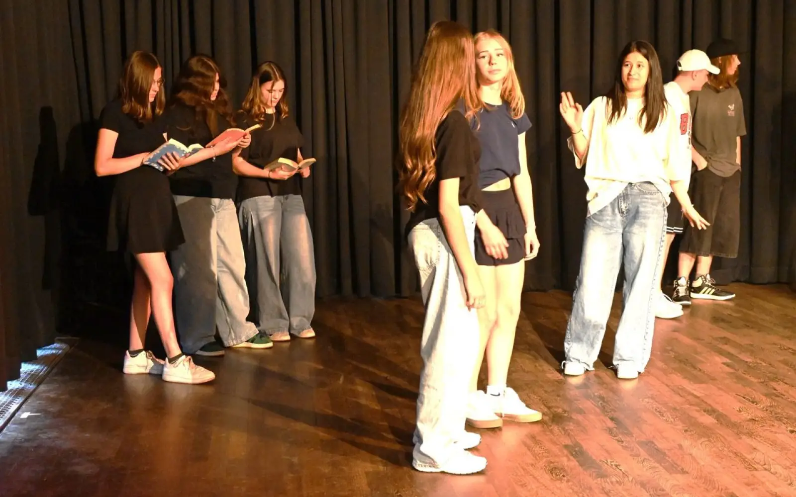 Schülerinnen und Schüler haben sich bei den 31. Marxloher Theatertagen mit dem Thema „Künstliche Lebenswelten“ auseinandergesetzt. Foto: sam