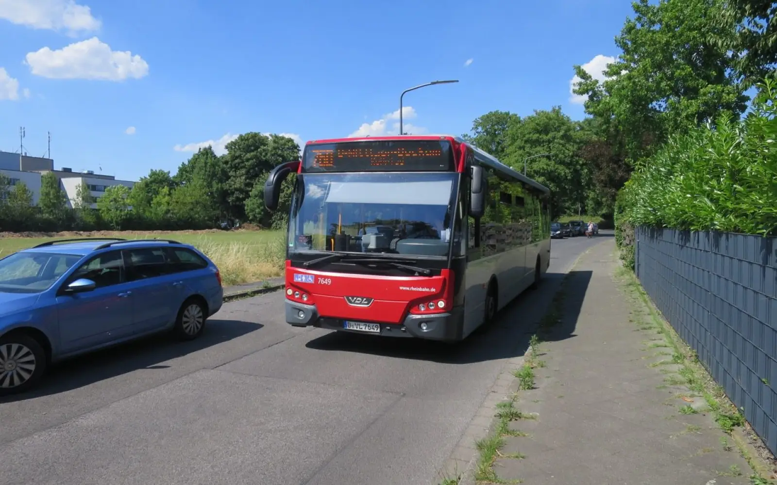 Die Buslinie 760 ist im Düsseldorfer Norden die Verbindung der Dörfer Zeppenheim, Kalkum Ober- und Unterdorf und die Anbindung an die U 79. Foto: hs
