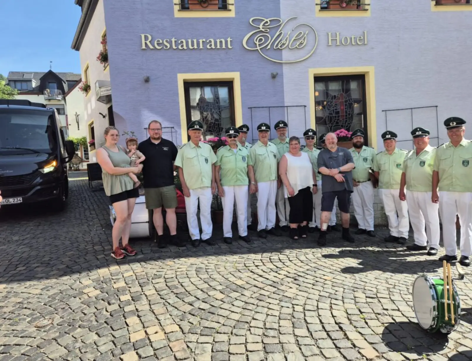 Zu Besuch bei Freunden: Das TC Serm spielte nicht nur bei den „Lösnicher Musiktagen“. Foto: privat
